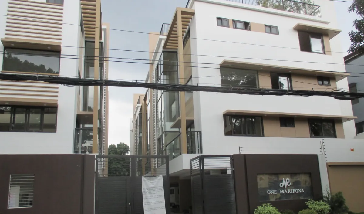 One Mariposa condominium aluminum window installation